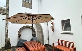 Apartamento Acolhedor No Centro Da Cidade, Com Patio Privado.
